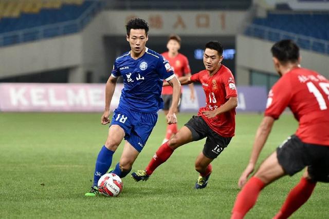 西蒙尼布局成功，维尼修斯防守不足成焦点